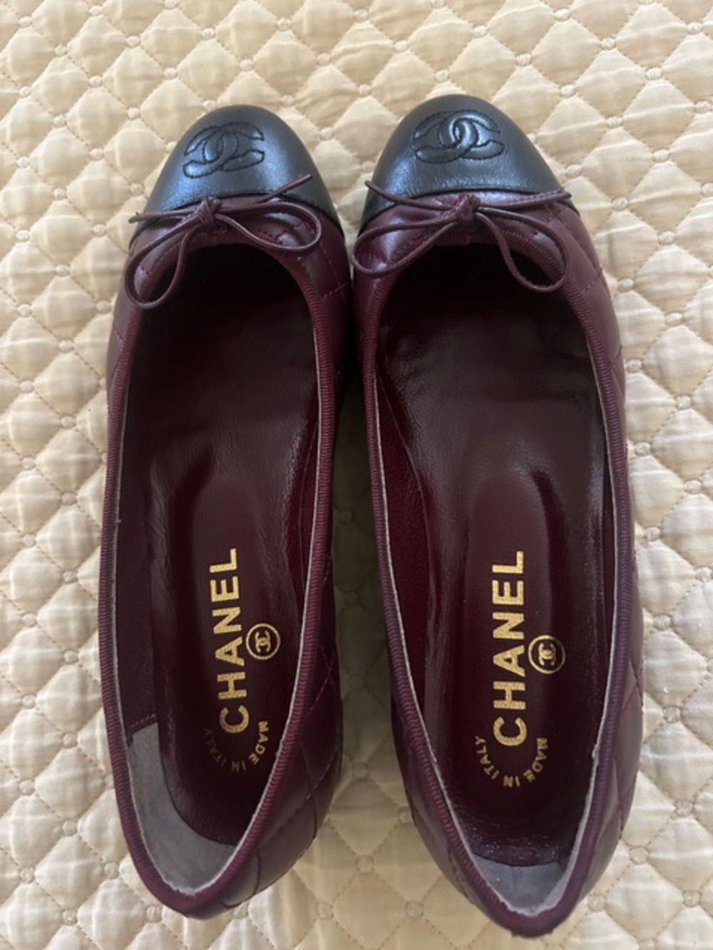 Source Unknown Burgundy Leather Ballet Flats with Black Cap Toe